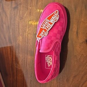 Classic slip on pink checkered VANS